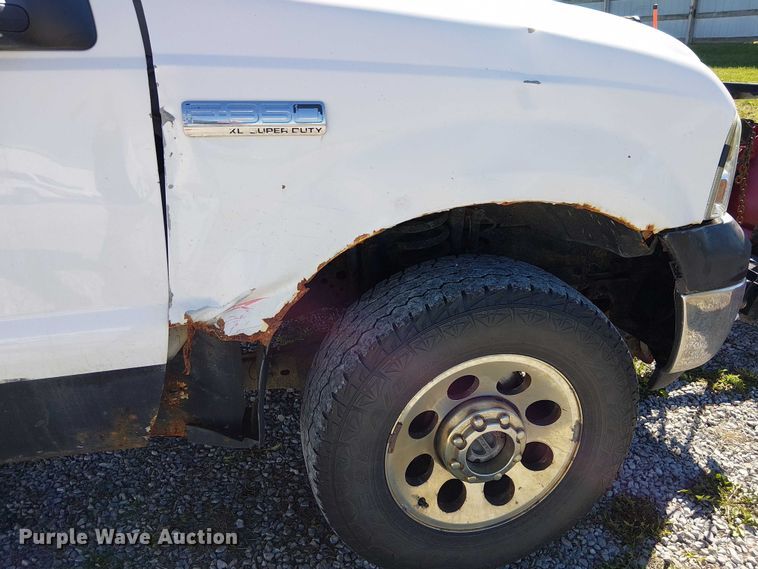 image for item DU3746 2005 Ford F350 flatbed pickup truck