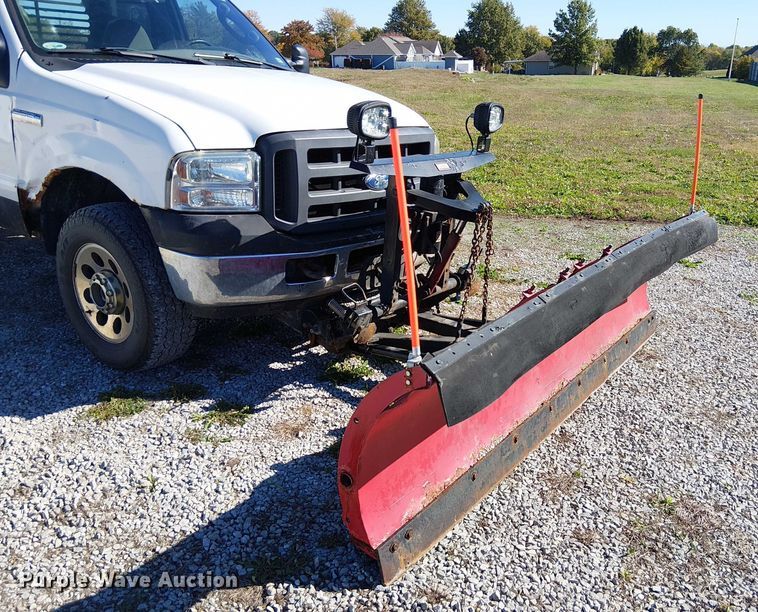 image for item DU3746 2005 Ford F350 flatbed pickup truck