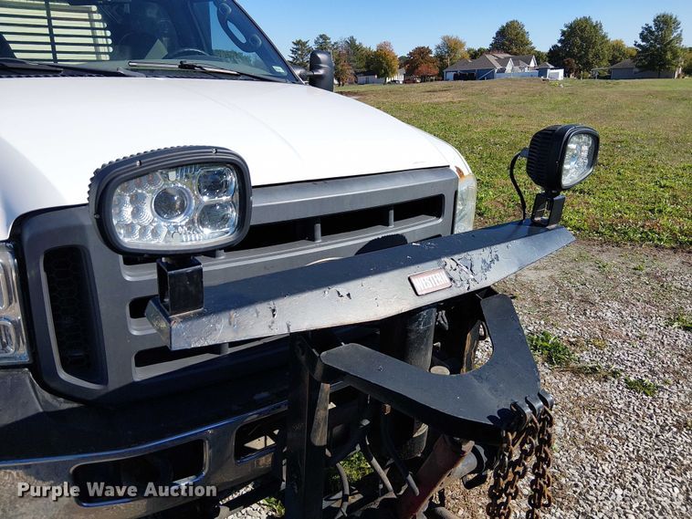 image for item DU3746 2005 Ford F350 flatbed pickup truck