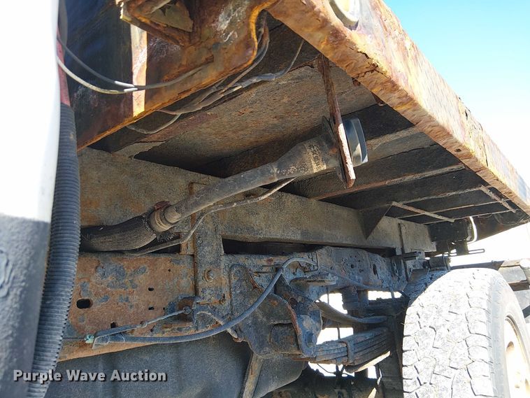 image for item DU3746 2005 Ford F350 flatbed pickup truck