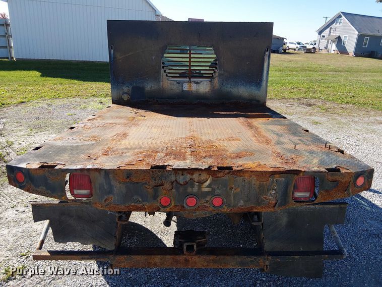 image for item DU3746 2005 Ford F350 flatbed pickup truck