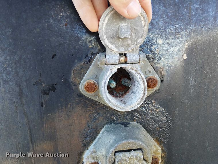 image for item DU3746 2005 Ford F350 flatbed pickup truck