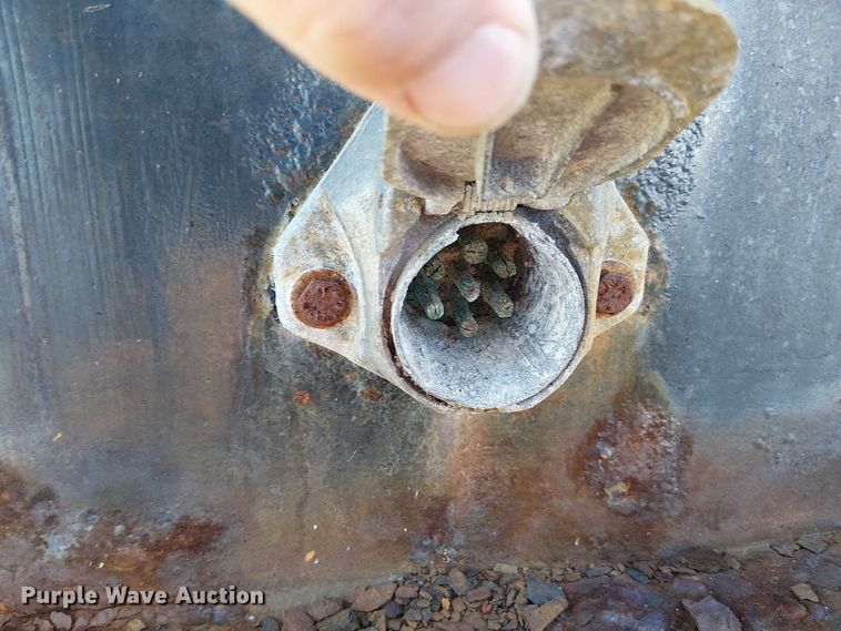 image for item DU3746 2005 Ford F350 flatbed pickup truck