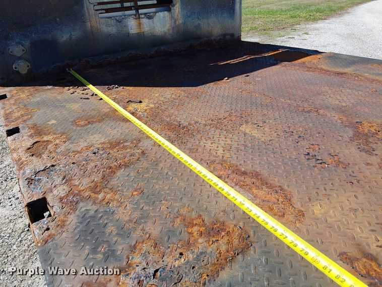 image for item DU3746 2005 Ford F350 flatbed pickup truck