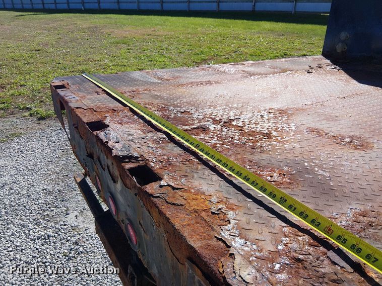 image for item DU3746 2005 Ford F350 flatbed pickup truck