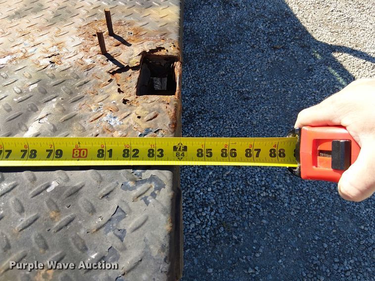 image for item DU3746 2005 Ford F350 flatbed pickup truck