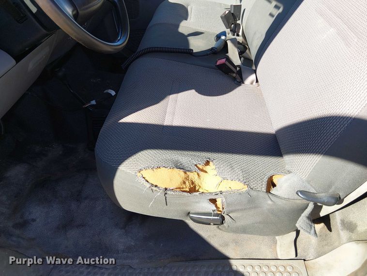 image for item DU3746 2005 Ford F350 flatbed pickup truck