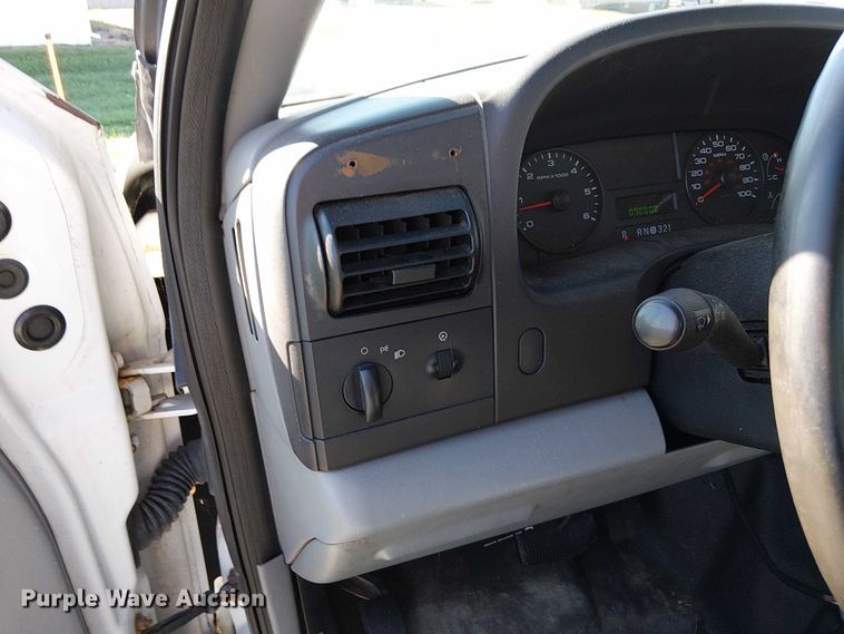 image for item DU3746 2005 Ford F350 flatbed pickup truck