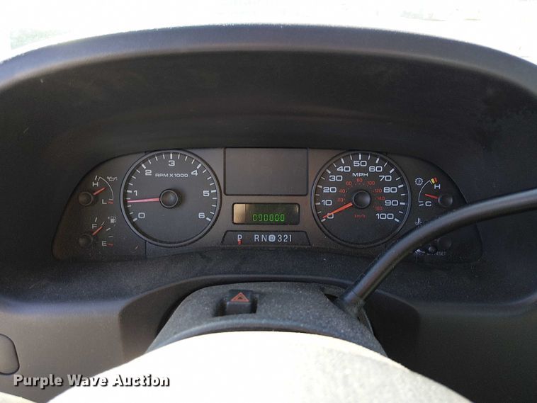 image for item DU3746 2005 Ford F350 flatbed pickup truck