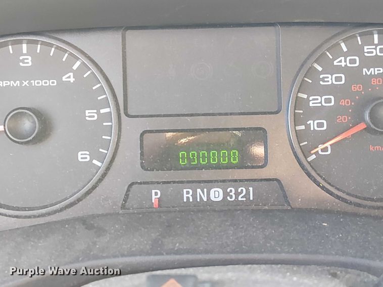 image for item DU3746 2005 Ford F350 flatbed pickup truck