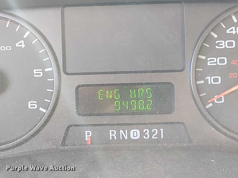 image for item DU3746 2005 Ford F350 flatbed pickup truck