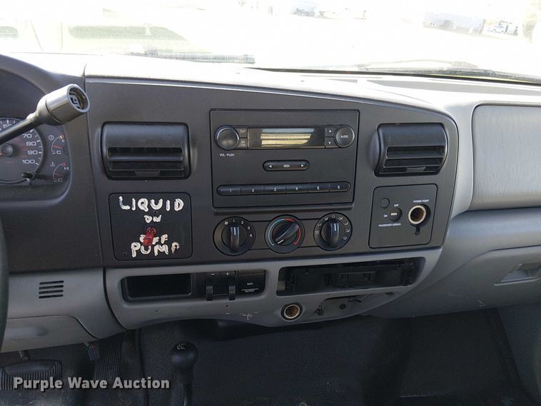 image for item DU3746 2005 Ford F350 flatbed pickup truck