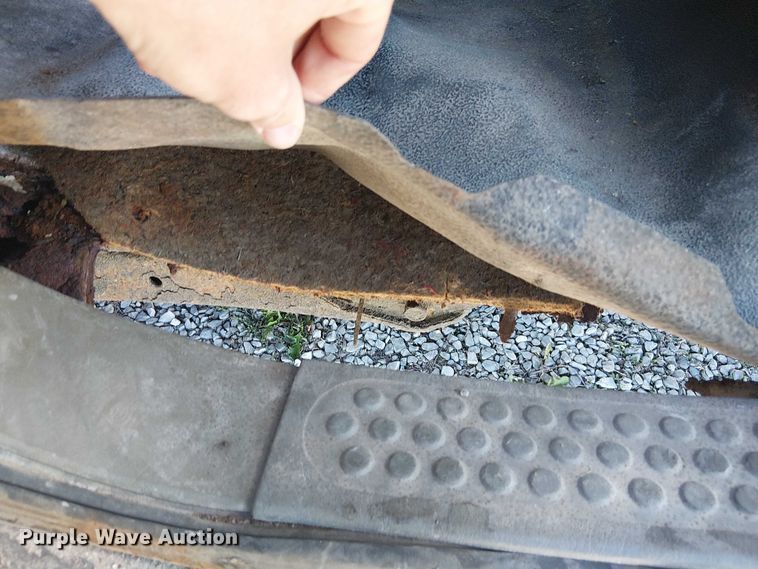 image for item DU3746 2005 Ford F350 flatbed pickup truck