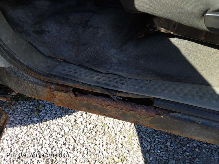 image for item DU3746 2005 Ford F350 flatbed pickup truck