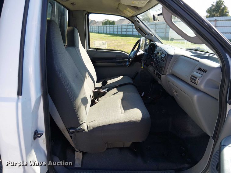 image for item DU3746 2005 Ford F350 flatbed pickup truck