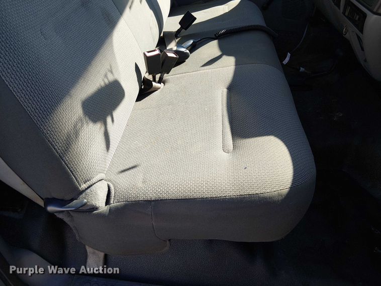 image for item DU3746 2005 Ford F350 flatbed pickup truck