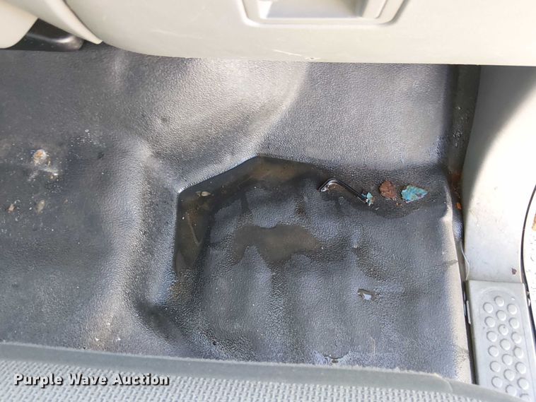 image for item DU3746 2005 Ford F350 flatbed pickup truck