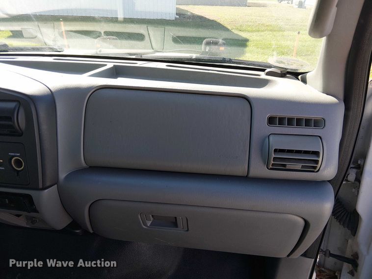 image for item DU3746 2005 Ford F350 flatbed pickup truck