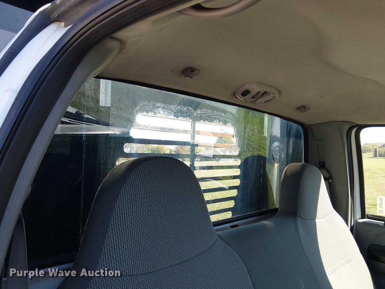 image for item DU3746 2005 Ford F350 flatbed pickup truck