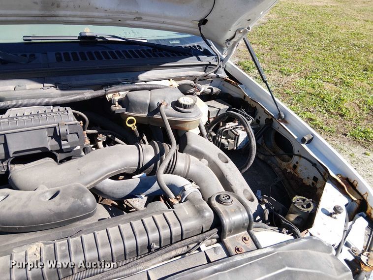 image for item DU3746 2005 Ford F350 flatbed pickup truck