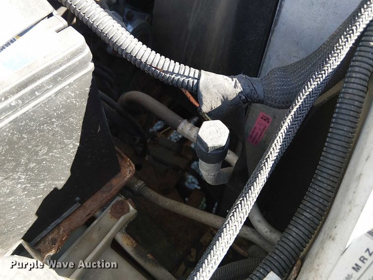 image for item DU3746 2005 Ford F350 flatbed pickup truck