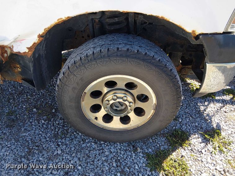 image for item DU3746 2005 Ford F350 flatbed pickup truck