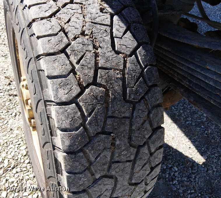 image for item DU3746 2005 Ford F350 flatbed pickup truck