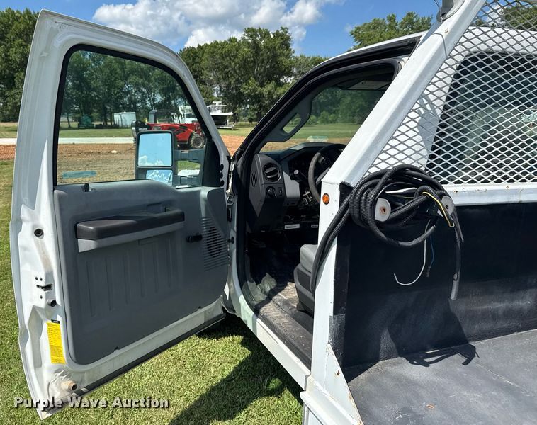 image for item DU9340 2012 Ford F350 Super Duty utility bed pickup truck