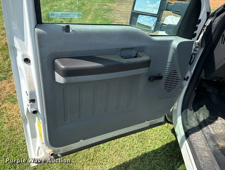 image for item DU9340 2012 Ford F350 Super Duty utility bed pickup truck