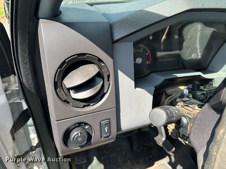 image for item DU9340 2012 Ford F350 Super Duty utility bed pickup truck