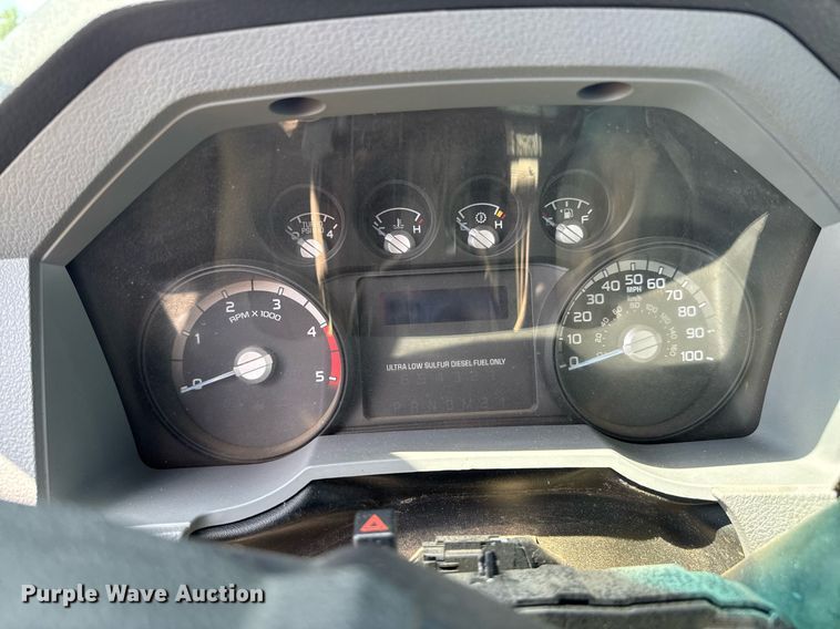 image for item DU9340 2012 Ford F350 Super Duty utility bed pickup truck