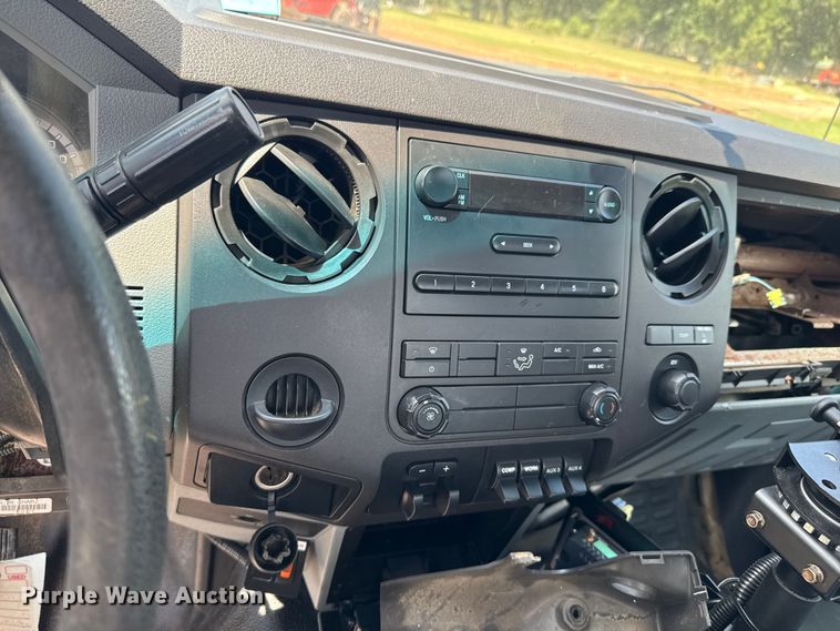 image for item DU9340 2012 Ford F350 Super Duty utility bed pickup truck