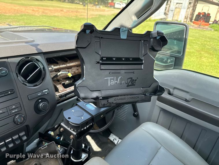 image for item DU9340 2012 Ford F350 Super Duty utility bed pickup truck