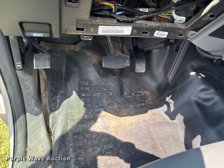 image for item DU9340 2012 Ford F350 Super Duty utility bed pickup truck