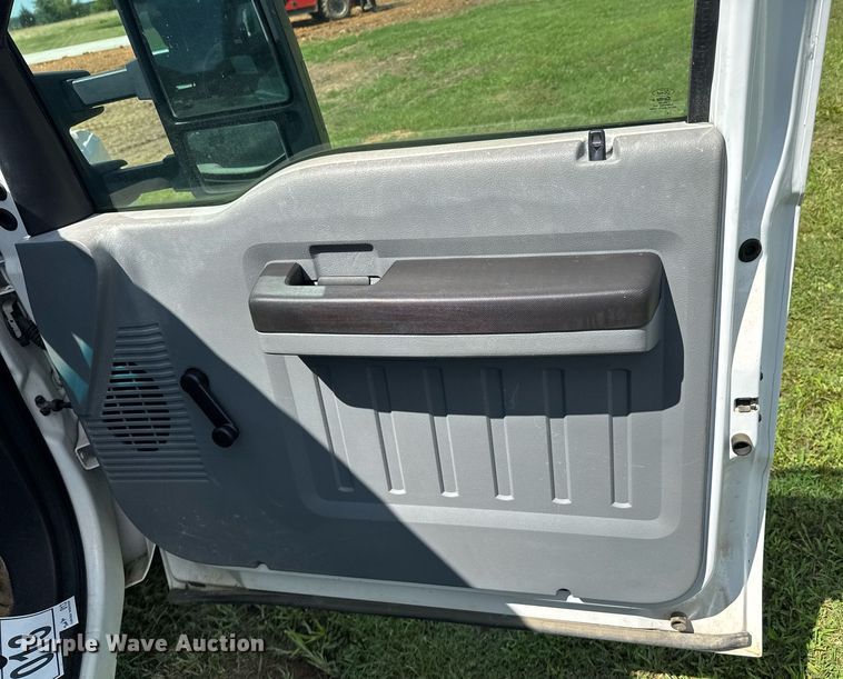 image for item DU9340 2012 Ford F350 Super Duty utility bed pickup truck