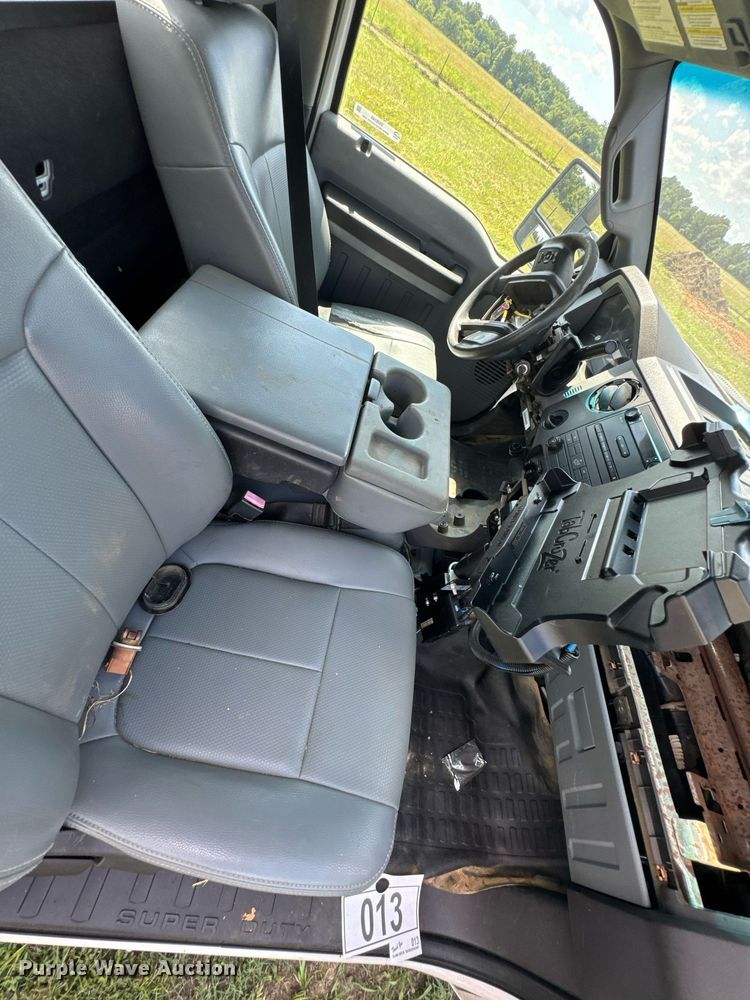 image for item DU9340 2012 Ford F350 Super Duty utility bed pickup truck