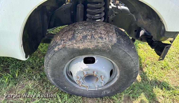 image for item DU9340 2012 Ford F350 Super Duty utility bed pickup truck