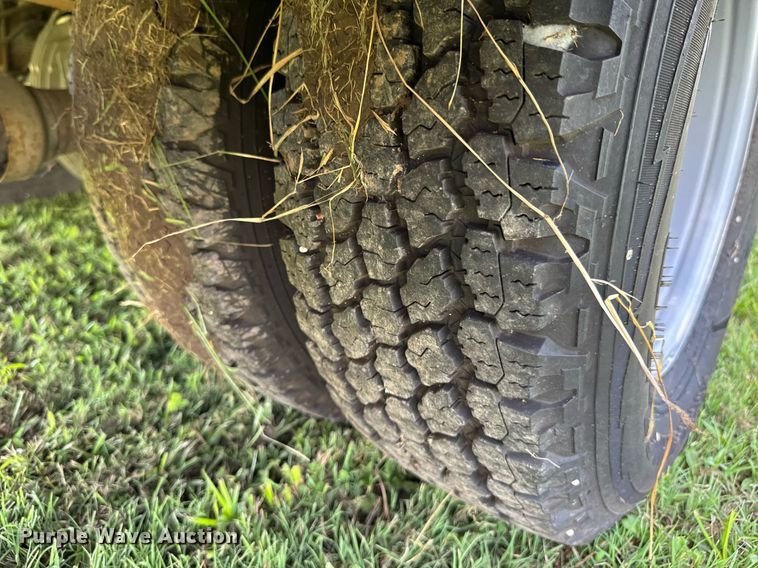 image for item DU9340 2012 Ford F350 Super Duty utility bed pickup truck