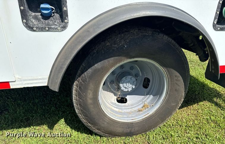 image for item DU9340 2012 Ford F350 Super Duty utility bed pickup truck