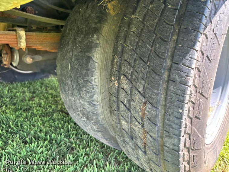 image for item DU9340 2012 Ford F350 Super Duty utility bed pickup truck