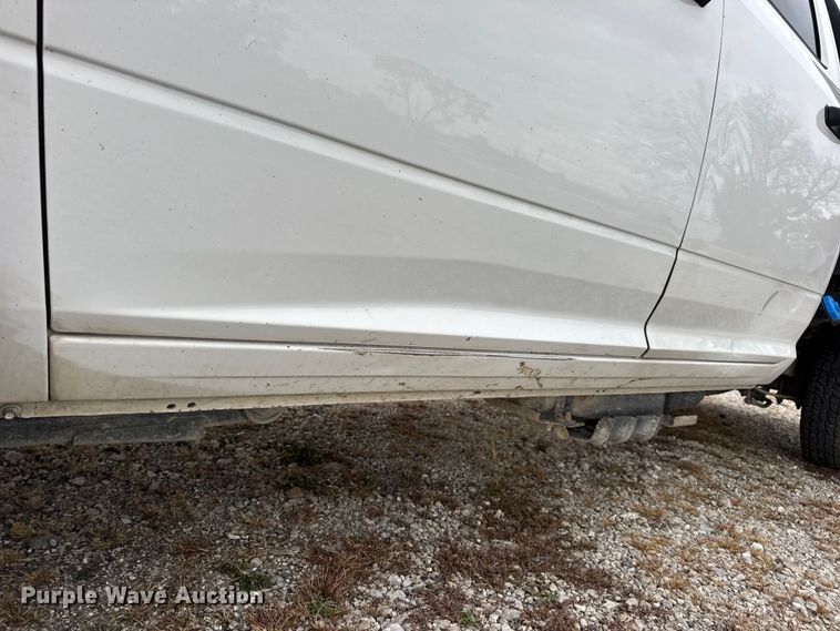 image for item DW6648 2018 RAM 3500HD Crew Cab flatbed pickup truck