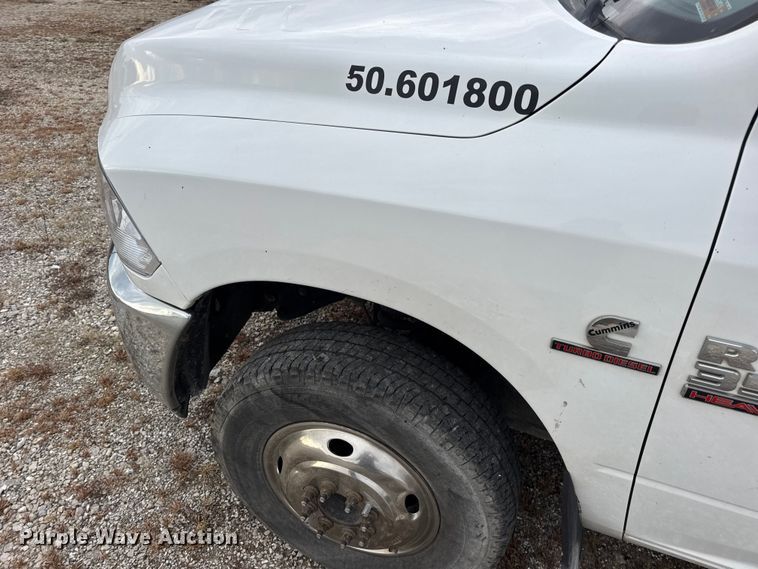 image for item DW6648 2018 RAM 3500HD Crew Cab flatbed pickup truck