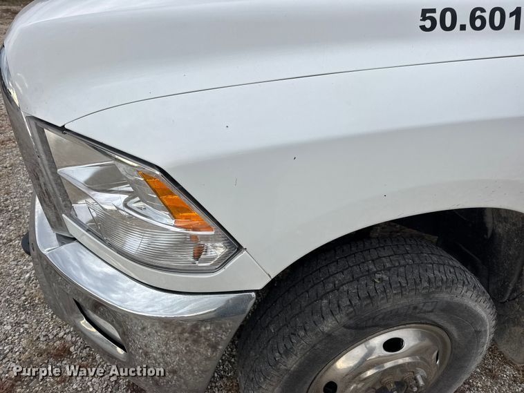 image for item DW6648 2018 RAM 3500HD Crew Cab flatbed pickup truck