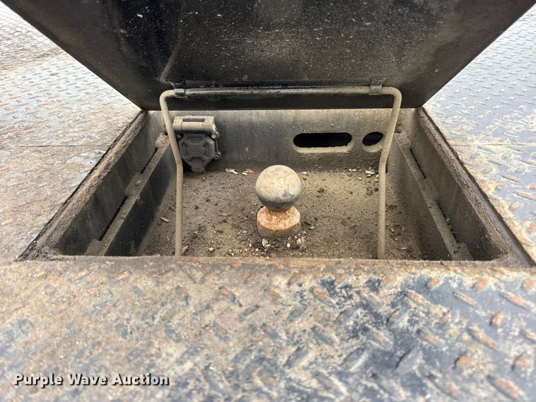 image for item DW6648 2018 RAM 3500HD Crew Cab flatbed pickup truck