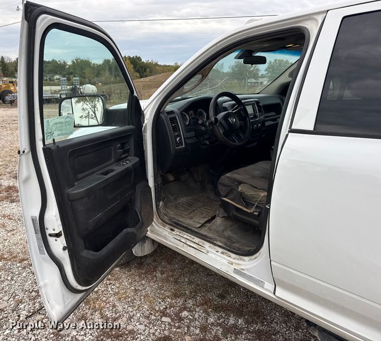 image for item DW6648 2018 RAM 3500HD Crew Cab flatbed pickup truck