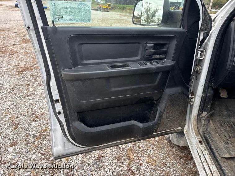 image for item DW6648 2018 RAM 3500HD Crew Cab flatbed pickup truck