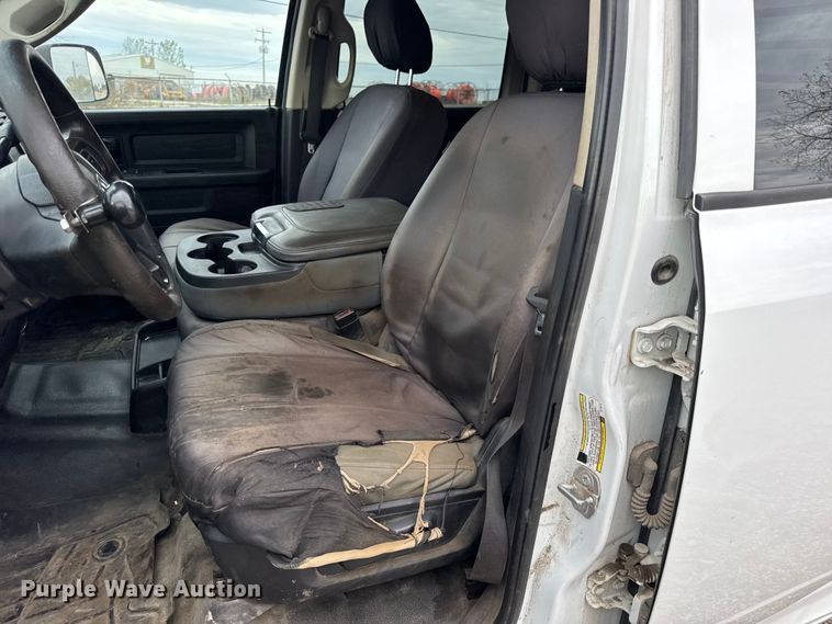 image for item DW6648 2018 RAM 3500HD Crew Cab flatbed pickup truck