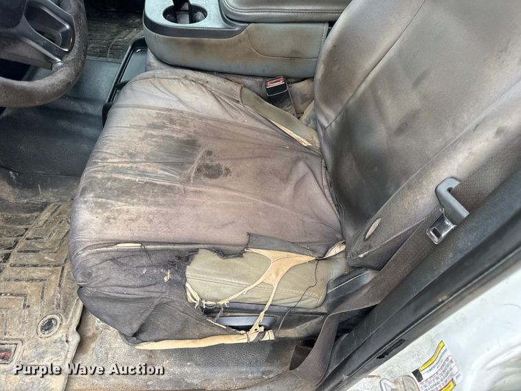 image for item DW6648 2018 RAM 3500HD Crew Cab flatbed pickup truck