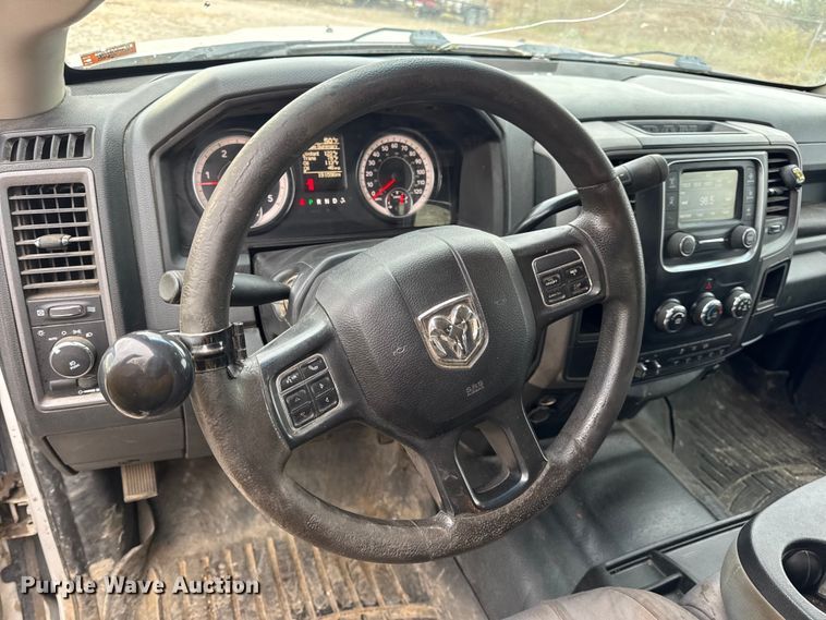 image for item DW6648 2018 RAM 3500HD Crew Cab flatbed pickup truck