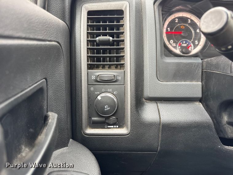 image for item DW6648 2018 RAM 3500HD Crew Cab flatbed pickup truck